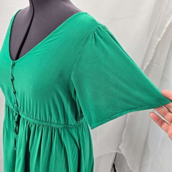 630-17 Torrid Kelly-Green Criss-Cross cinched waist babydoll top Size 1 (16/18) - Picture 3 of 10